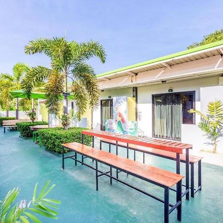 Oyo 450 Rawai Studios Resort Bagian luar foto