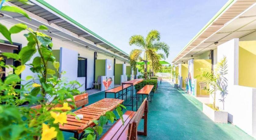 Oyo 450 Rawai Studios Resort Bagian luar foto