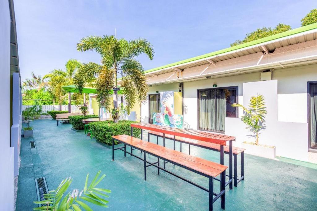 Oyo 450 Rawai Studios Resort Bagian luar foto