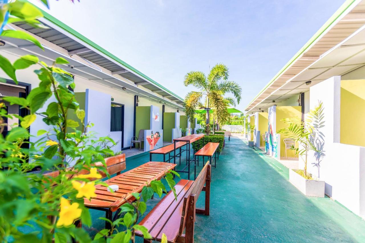 Oyo 450 Rawai Studios Resort Bagian luar foto